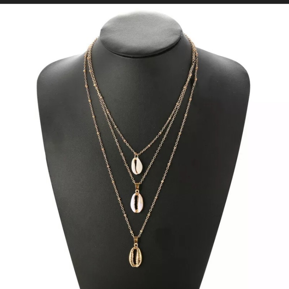 Women’s 3 layer shell necklace gold - Picture 3 of 5